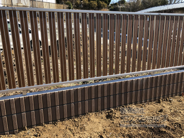 千葉県千葉市ののフェンス・柵 ルシアスフェンスF03型 たて半目隠し 複合カラー 自由柱施工 施工例