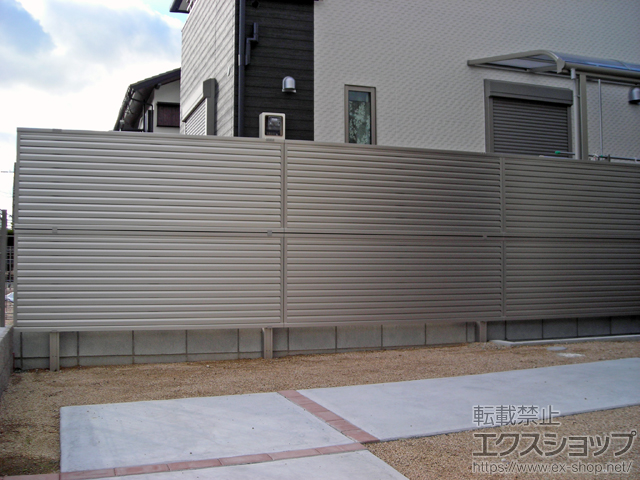 兵庫県神戸市ののフェンス・柵 ミエーネフェンス 目隠しルーバータイプ 2段支柱 自立建て用（パネル2段） 施工例