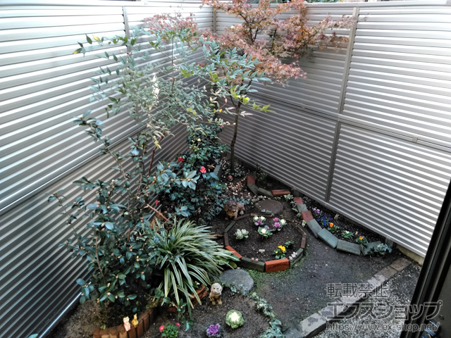 大阪府枚方市ののフェンス・柵 ミエーネフェンス 目隠しルーバータイプ 2段支柱 自立建て用（パネル2段） 施工例