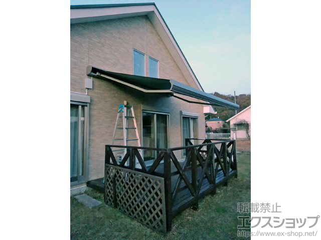 千葉県君津市のLIXIL リクシル（トステム）のオーニング・日よけ 彩風 あやかぜ L型 電動式　リモコン式 施工例