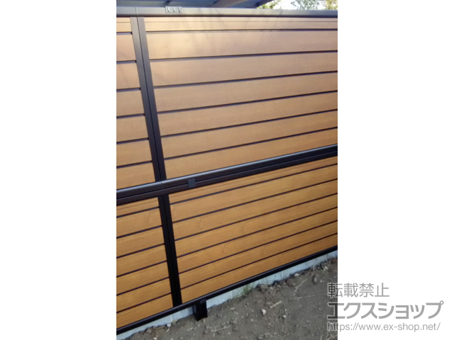 東京都あきる野市ののフェンス・柵 モクアルフェンス 目隠しタイプ 2段支柱 自立建て用（パネル2段） 施工例