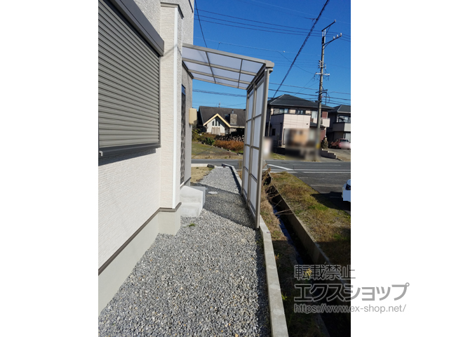 三重県鈴鹿市ののテラス屋根 スピーネ F型 テラスタイプ 単体 積雪〜20cm対応 *正面台形納まり（正面波板貼り） 施工例