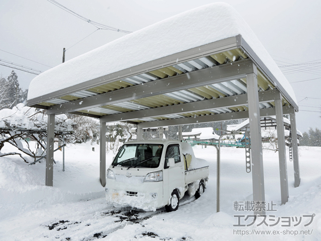 滋賀県高島市のLIXIL リクシル（トステム）のカーポート テリオスポートIII 4500 2台用 角柱6本柱 積雪〜150cm対応 施工例