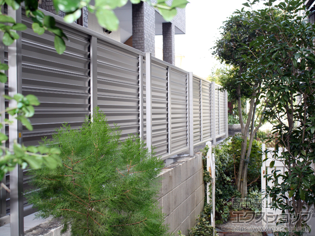 福岡県福岡市ののフェンス・柵 ミエーネフェンス 目隠しルーバータイプ 自由柱施工 施工例