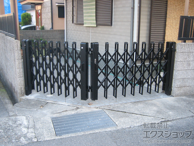 兵庫県伊丹市ののカーゲート リフティングアコー 1型 両開き 角地タイプ [掛扉]K200S+[受扉]U180S 施工例