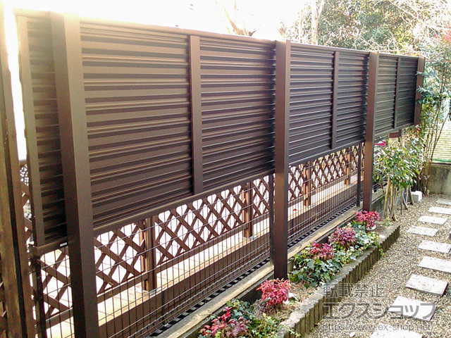 奈良県奈良市ののフェンス・柵 ミエーネフェンス 目隠しルーバータイプ 2段支柱 自立建て用（パネル1段） 施工例