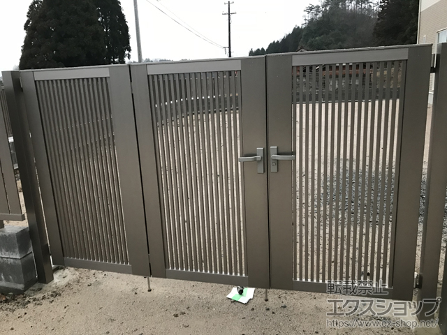 島根県邑智郡邑南町のの門扉 ライシス門扉 2型 細たて桟 3枚折戸 柱使用 施工例