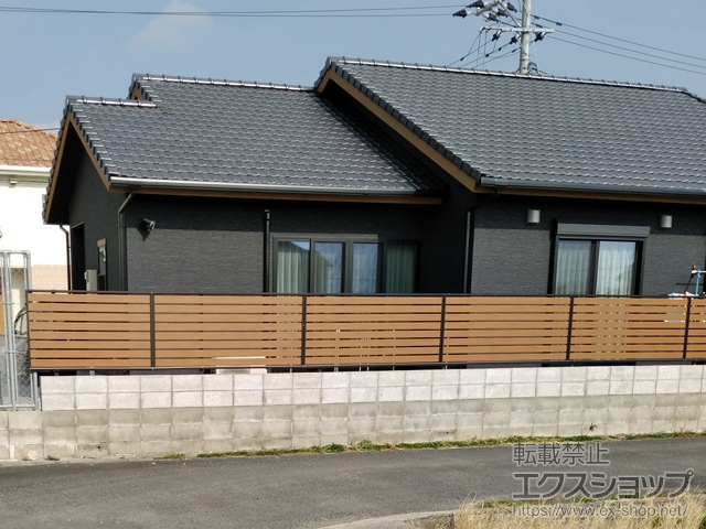 福岡県行橋市ののフェンス・柵 モクアルフェンス 横板タイプ 自由柱 施工例