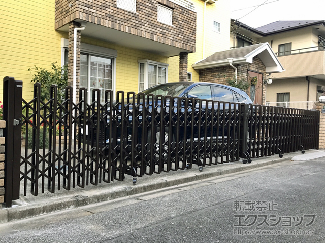 千葉県船橋市ののカーゲート レイオス3型(ペットガード) ノンレール 両開き 44-44w 施工例