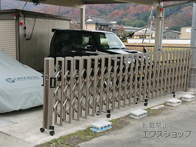 栃木県佐野市ののカーゲート トリップゲート ストロンゲート キャスタータイプ 両開き親子 45S＋58M 施工例