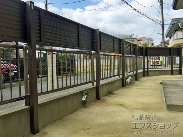 福岡県福岡市ののフェンス・柵 ミエーネフェンス 目隠しルーバータイプ 2段支柱 自立建て用（パネル1段） 施工例