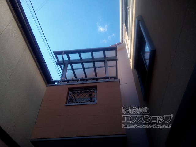 兵庫県尼崎市のLIXIL リクシル（トステム）のバルコニー・ベランダ屋根 パワーアルファ F型 1500 屋根タイプ 単体 積雪〜50cm対応 施工例