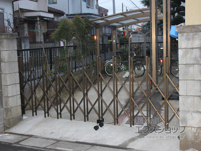 埼玉県さいたま市ののカーゲート トリップゲート RA型 ノンレール 片開き 33S ※施錠機能無し 施工例