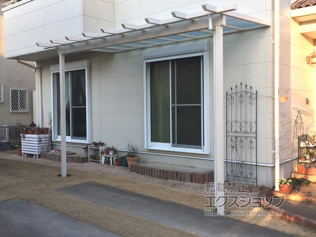 茨城県那珂市のYKKAPのテラス屋根 サザンテラス (パーゴラ仕様) テラスタイプ 単体 積雪～50cm対応 施工例