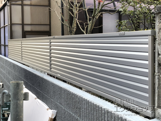 大阪府堺市ののフェンス・柵 ミエーネフェンス 目隠しルーバータイプ 2段支柱 自立建て用（パネル1段） 施工例