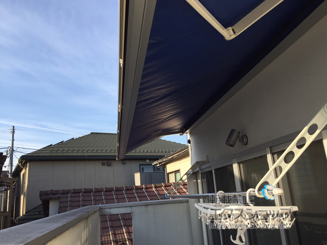 東京都目黒区のLIXIL リクシル（トステム）のオーニング・日よけ 彩風 あやかぜ CR型 電動式 スクリーン付タイプ 施工例