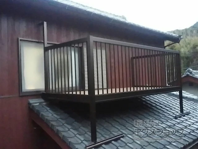 長崎県平戸市のYKKAPの バルコニー BY-X型 縦格子 単体 屋根置き式 施工例