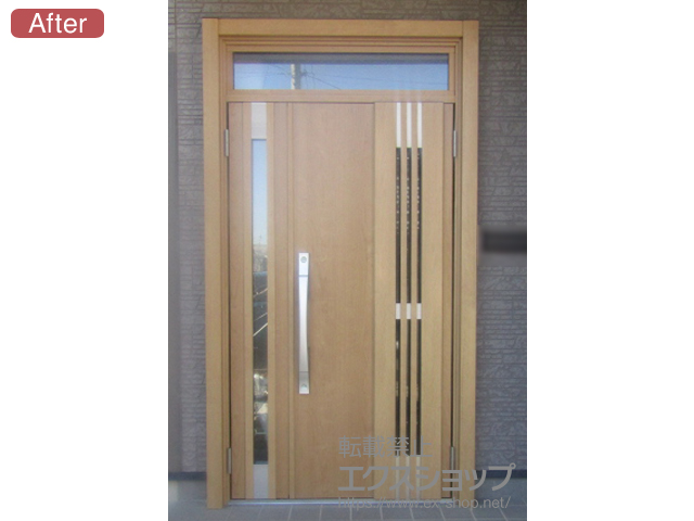 長野県東御市のLIXIL リクシル（トステム）の玄関ドア リシェント 玄関ドア3 断熱K4仕様 手動 親子仕様(ランマ付)R M83型 施工例