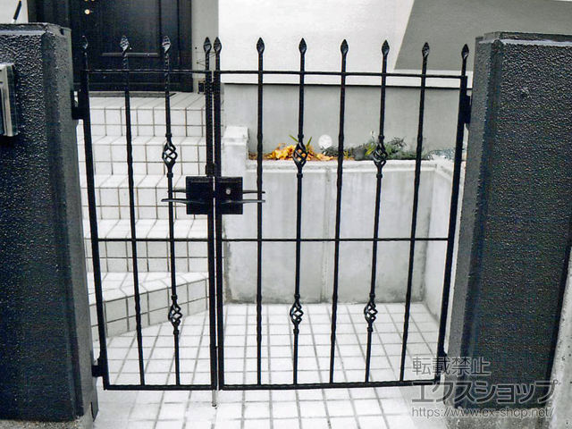 宮城県仙台市のの門扉 トラディシオン門扉7B型 両開き親子 門柱使用 施工例