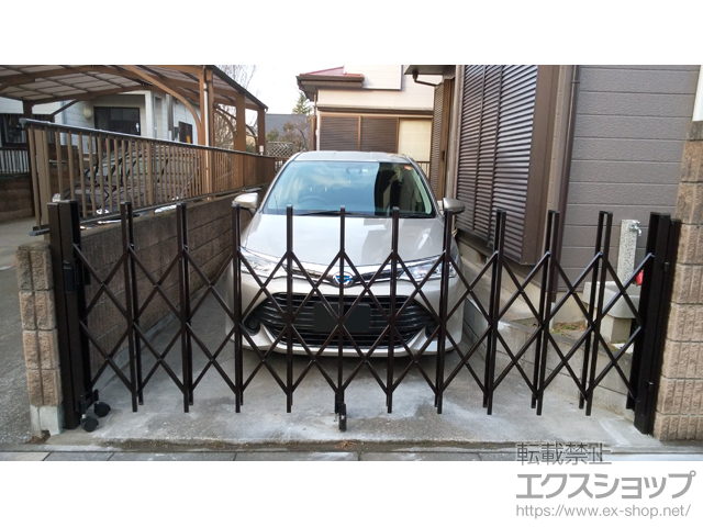 埼玉県久喜市ののカーゲート トリップゲート RA型 ノンレール 片開き 33S ※施錠機能なし 施工例