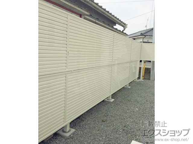 鹿児島県鹿児島市ののフェンス・柵 ミエーネフェンス 目隠しルーバータイプ 2段支柱 自立建て用（パネル2段） 施工例