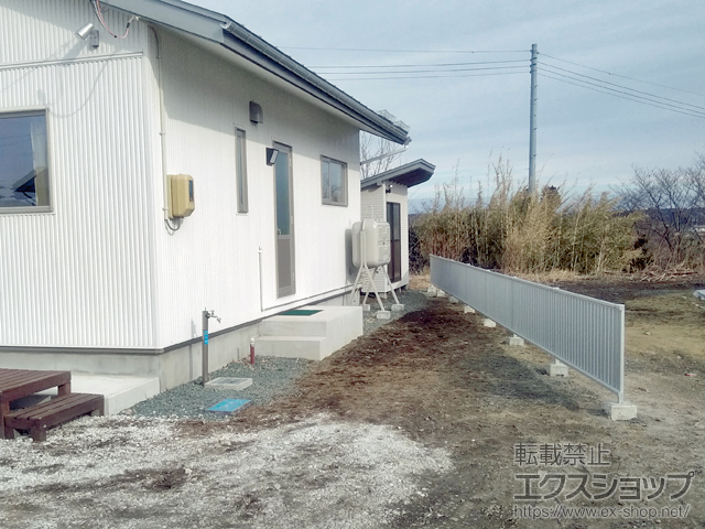 青森県三戸郡五戸町ののフェンス・柵 シンプレオフェンスST1型 たてスリットタイプ 自由柱 施工例