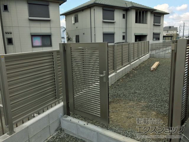 和歌山県岩出市のの門扉 ライシス門扉 1型 細横桟 両開き 柱使用 施工例