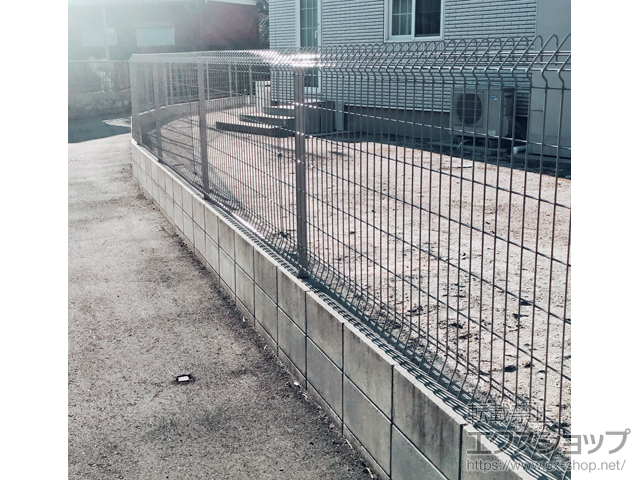 愛知県丹羽郡扶桑町ののフェンス・柵 メッシュフェンス G10-R 自由柱 施工例