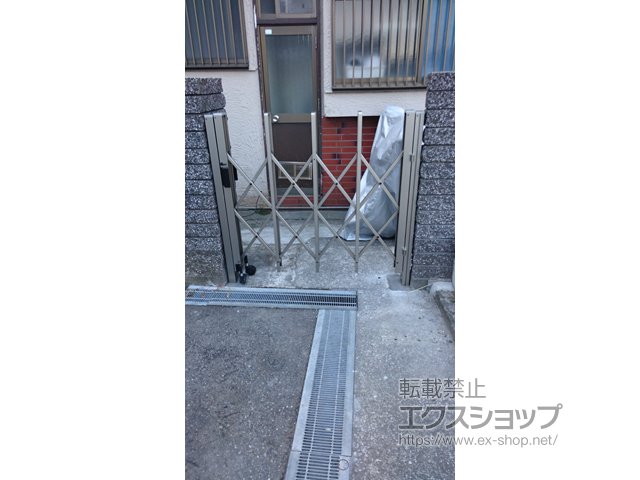 神奈川県横須賀市ののカーゲート トリップゲート RA型 ノンレール 片開き 13S ※施錠機能なし 施工例