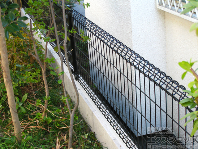 東京都稲城市ののフェンス・柵 メッシュフェンス M0 間仕切柱 施工例