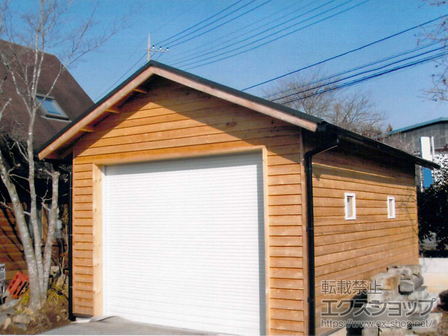 茨城県笠間市のLIXIL リクシル（トステム）のガレージシャッター ガレージシャッタークワトロ 電動式 内部付タイプ 施工例