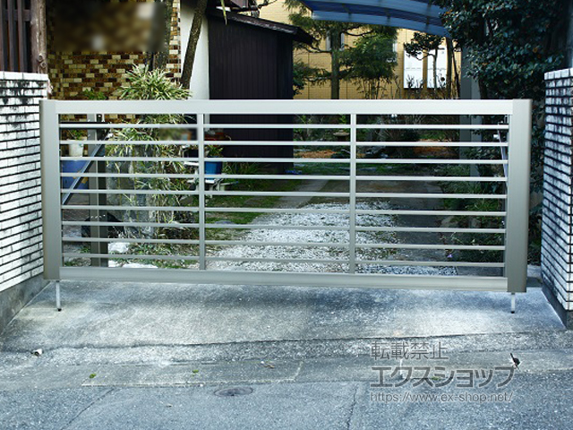 福岡県福岡市ののカーゲート スウィングアップゲート1型 横格子 手動式 施工例