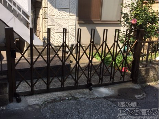 東京都板橋区ののカーゲート トリップゲート RA型 ノンレール 片開き 27S 施工例