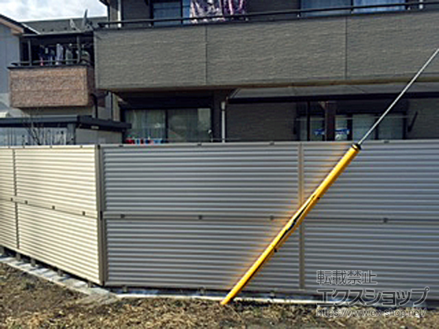 山梨県西八代郡市川三郷町ののフェンス・柵 ミエーネフェンス 目隠しルーバータイプ 自由柱　※柱別途 施工例