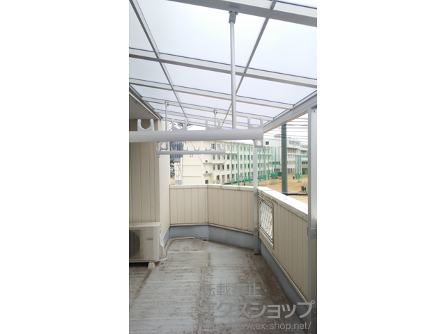 兵庫県神戸市のLIXIL リクシル（トステム）のバルコニー・ベランダ屋根 パワーアルファ F型 屋根タイプ 単体 積雪〜30cm対応 施工例