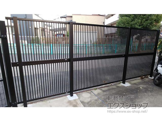 埼玉県八潮市ののフェンス・柵 エクスラインフェンス13型 縦細格子 2段支柱 施工例