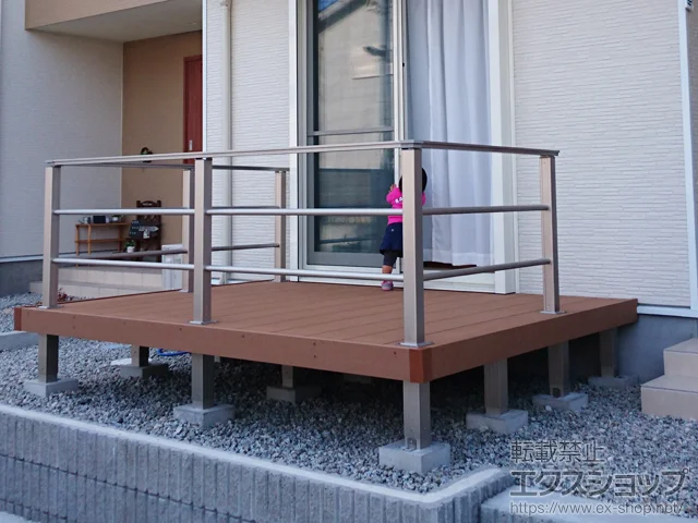 �ޗǌ��ޗǎs��YKKAP�̃E�b�h�f�b�L ���E�b�h�f�b�L 200 �{�H��