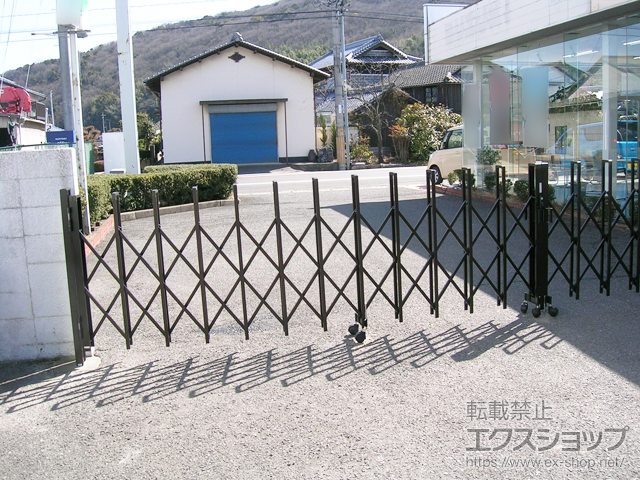 岡山県瀬戸内市ののカーゲート トリップゲート RB型 ノンレール 両開き 70W 施工例