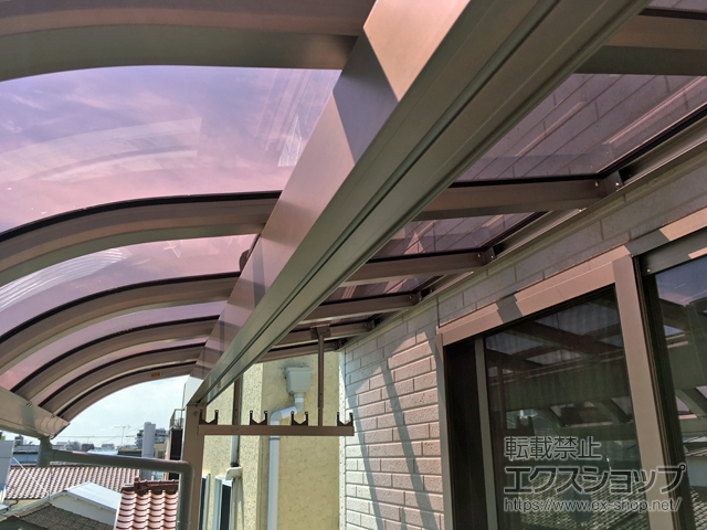 東京都荒川区ののバルコニー・ベランダ屋根 ヴェクターテラス R型 屋根タイプ 単体 積雪〜20cm対応 ※片入隅納まり 施工例