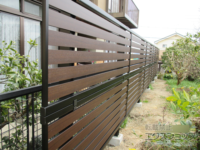 愛知県豊明市ののフェンス・柵 モクアルフェンス 横板タイプ 2段支柱 自立建て用（パネル2段） 施工例