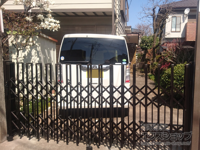 東京都三鷹市ののカーゲート トリップゲート ペットガード型 ノンレール 片開き 30S 施工例