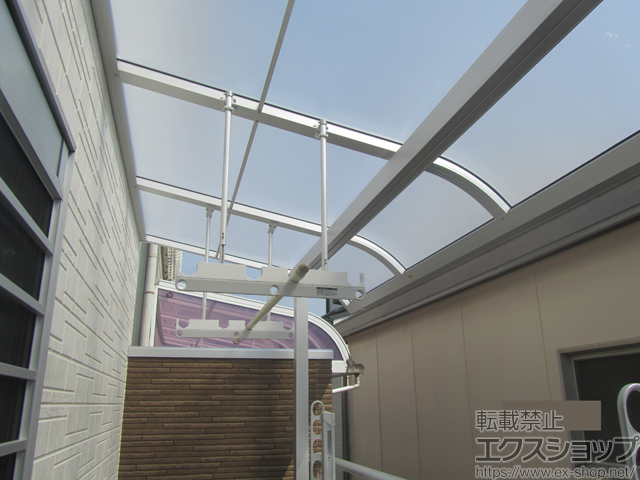 大阪府大阪市ののバルコニー・ベランダ屋根 スピーネ R型 屋根タイプ 単体 積雪〜20cm対応 施工例