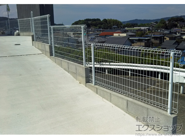 長崎県新生諫早市ののフェンス・柵 イーネットフェンス1F型 自由柱＜水平地＞ 施工例