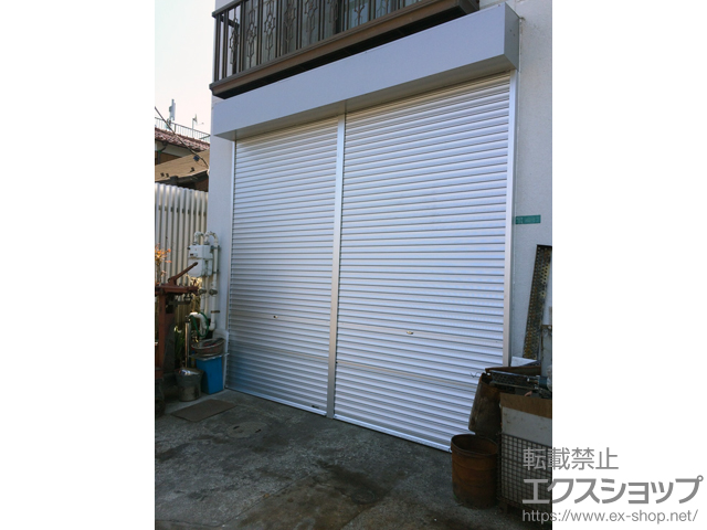 東京都江戸川区ののガレージシャッター プラテアII アルミタイプ 手動式 施工例