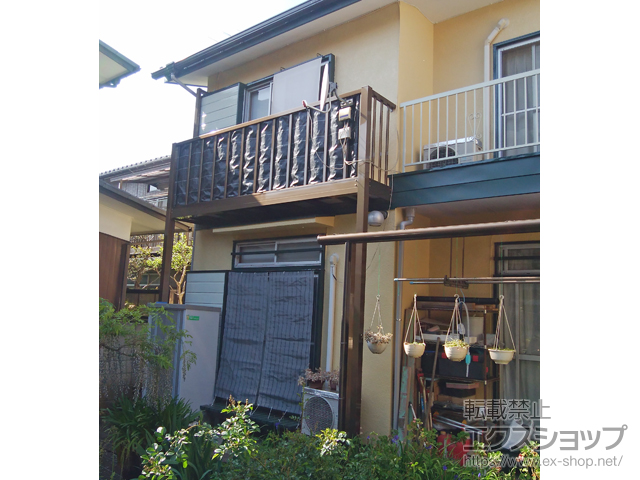 東京都府中市のLIXIL リクシル（トステム）のバルコニー ビューステージHスタイル 縦太格子 単体 柱建て式 施工例