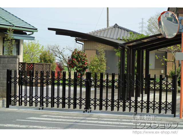 埼玉県熊谷市ののカーゲート アルシャインII HW型Aタイプ ノンレール 両開き 560W 施工例