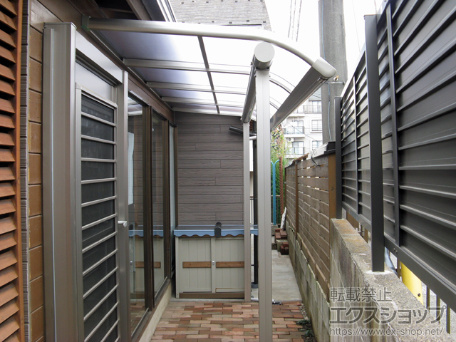 東京都府中市ののテラス屋根 プレシオステラス R型 テラスタイプ 単体 積雪〜20cm対応 施工例