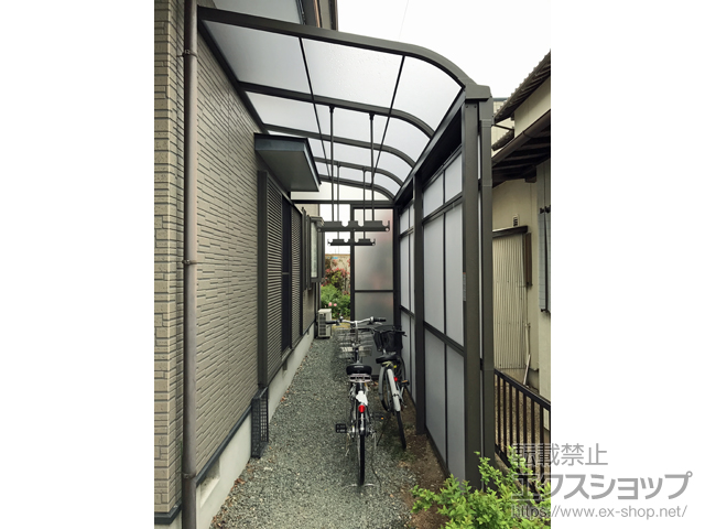 三重県津市ののストックヤード スピーネストックヤードR型 パネルタイプ 袖壁仕様 積雪〜20cm対応 ※外観右側のみ 施工例