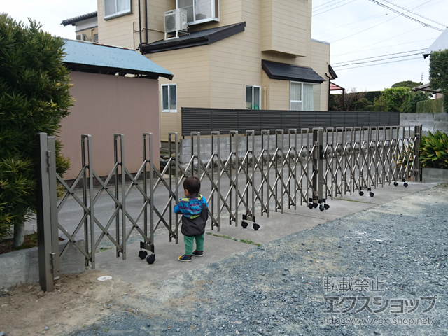 静岡県磐田市ののカーゲート トリップゲート RB型 ノンレール 両開き 76W(38S+38M) 施工例