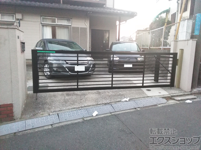 神奈川県横須賀市ののカーゲート スウィングアップゲート1型 横格子 手動式 施工例